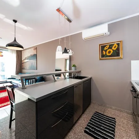 Modern 2 With Parking Next To Bulgaria Mall