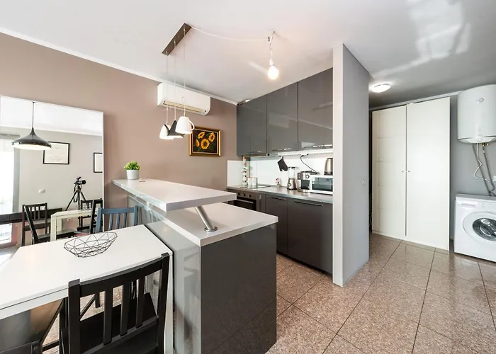 Modern 2 With Parking Next To Bulgaria Mall