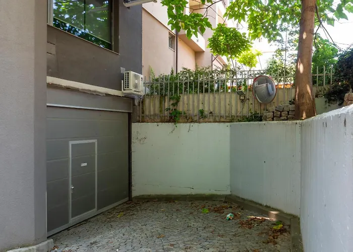 Modern 2 With Parking Next To Bulgaria Mall *